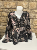 Blouse  noire manches longues, détails volantés