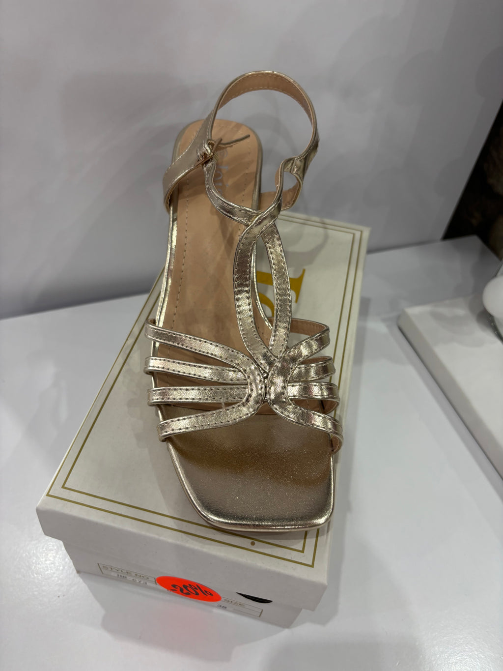 Sandale talon doré