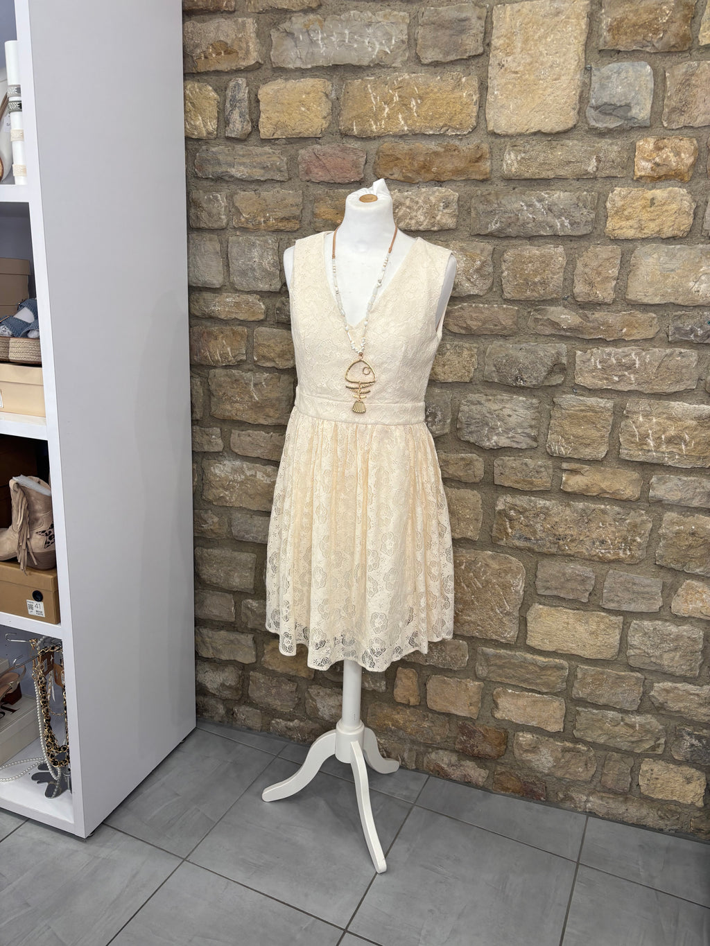 Robe col V dentelle