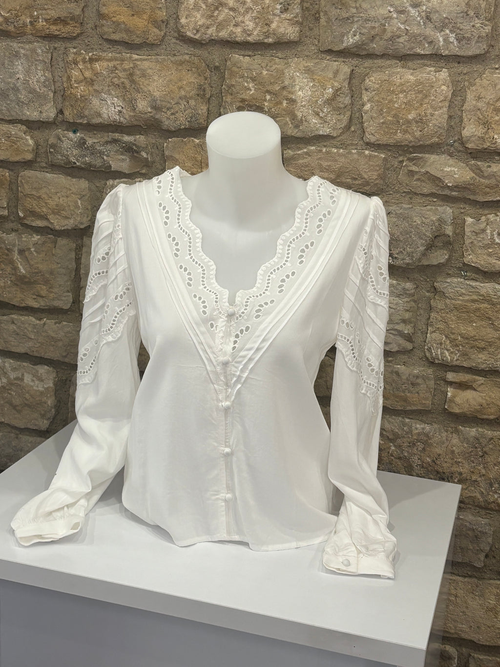 Blouse boutonnée V profond
