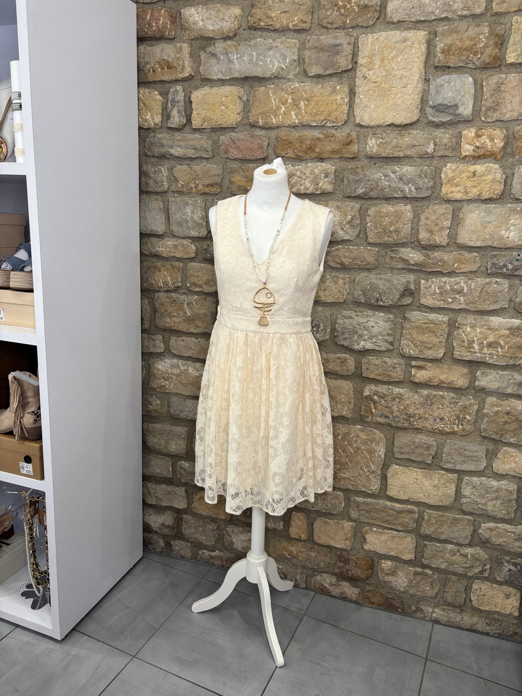 Robe col V dentelle
