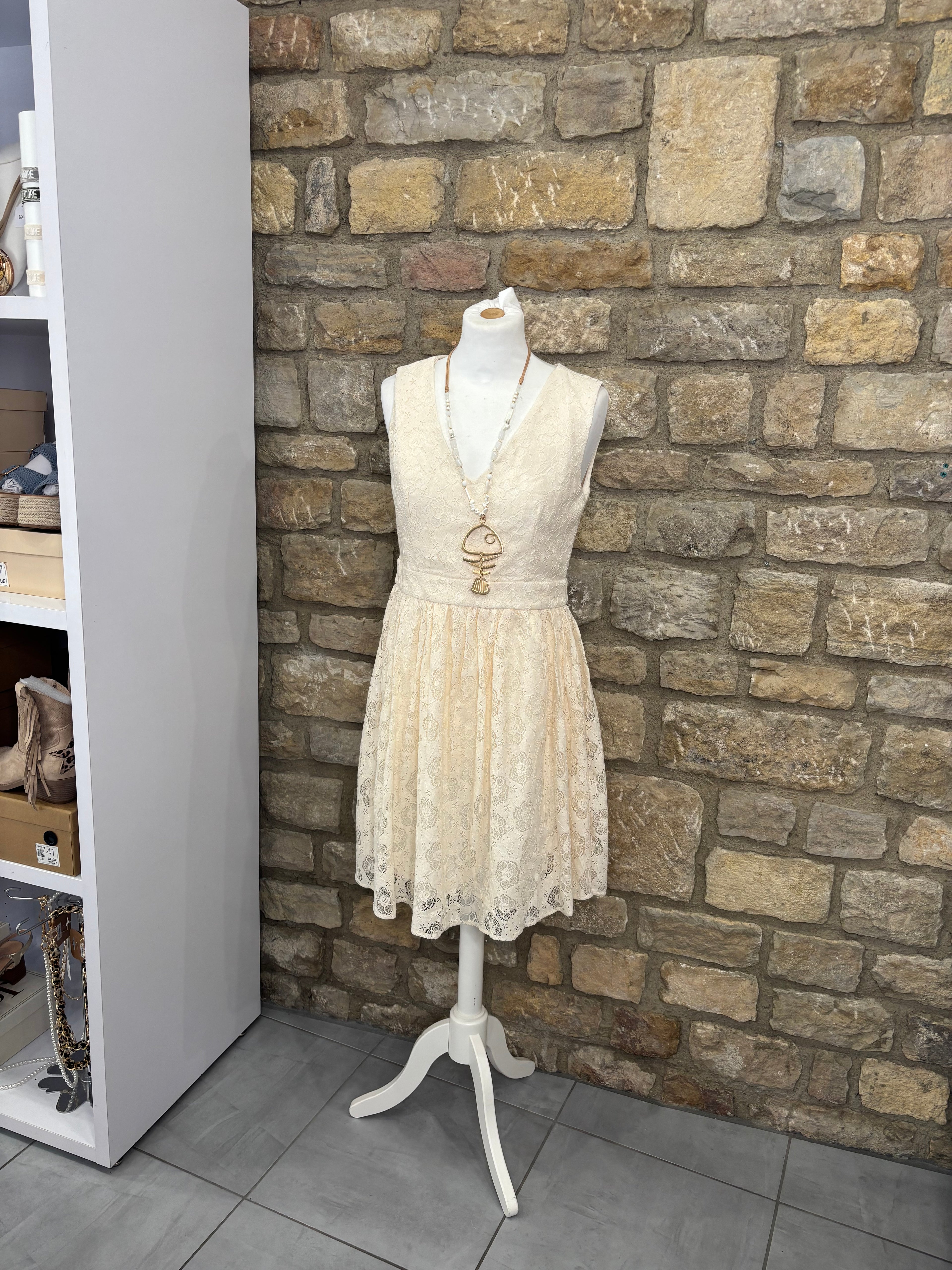 Robe col V dentelle