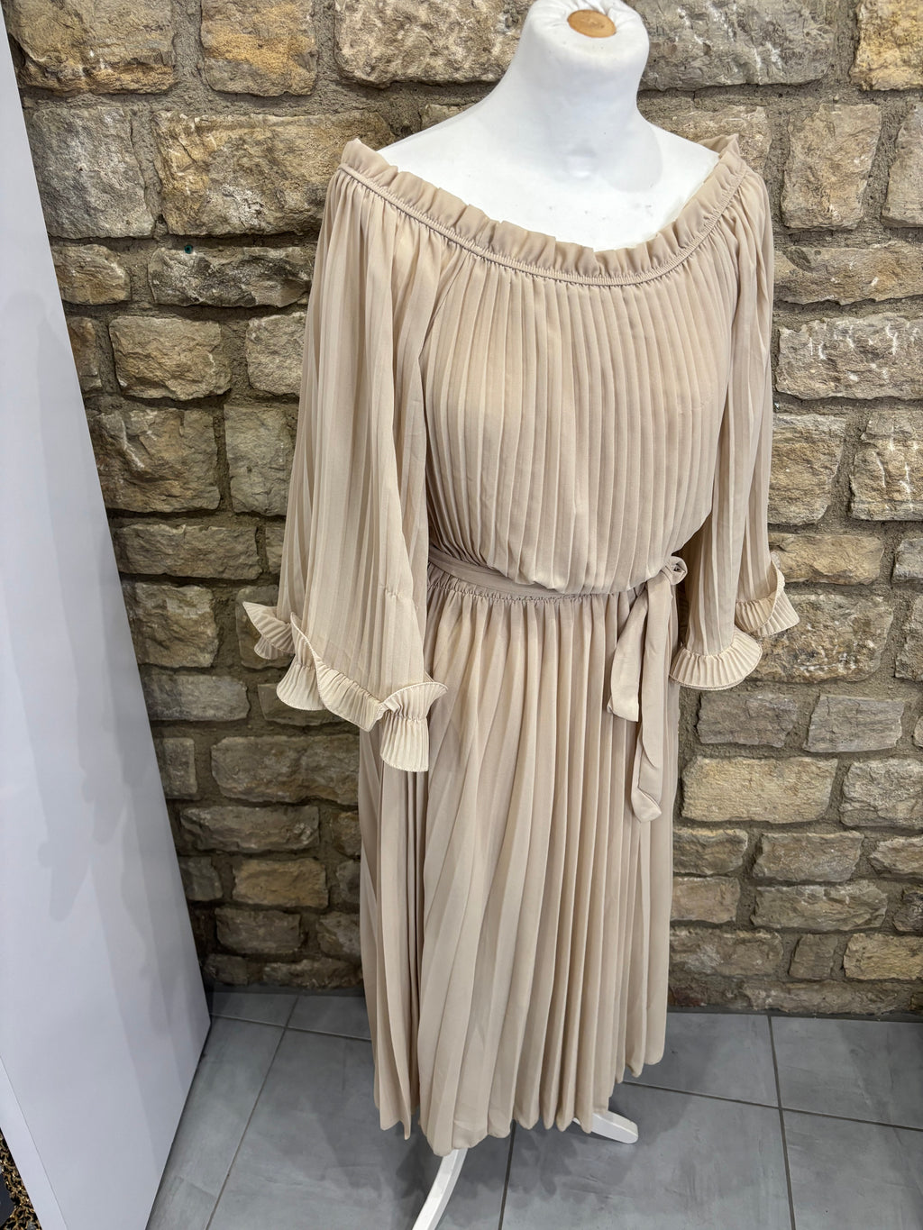 Robe Plissée "Beige"